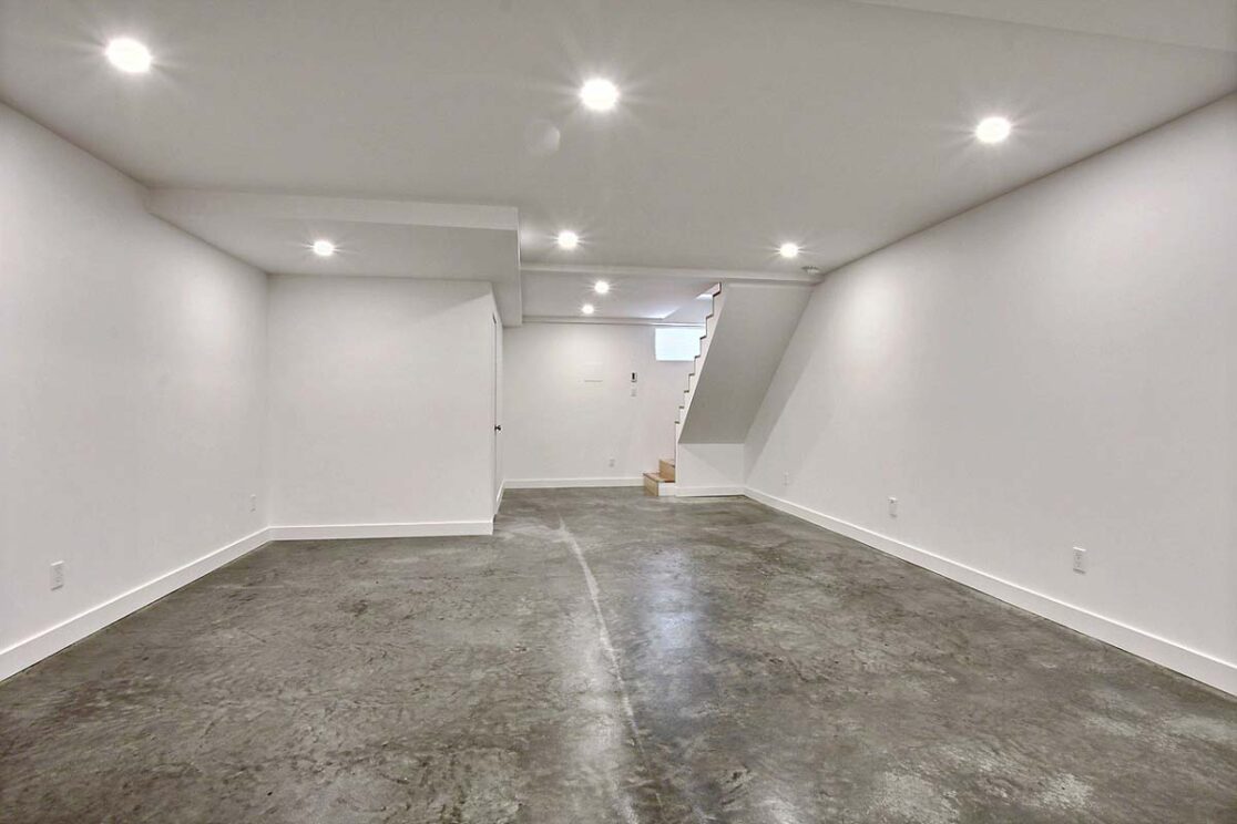 Sous-sol avec aucun meuble.