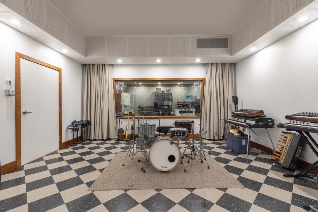 Endroit pour s'enregister avec différent instrument dans la salle.